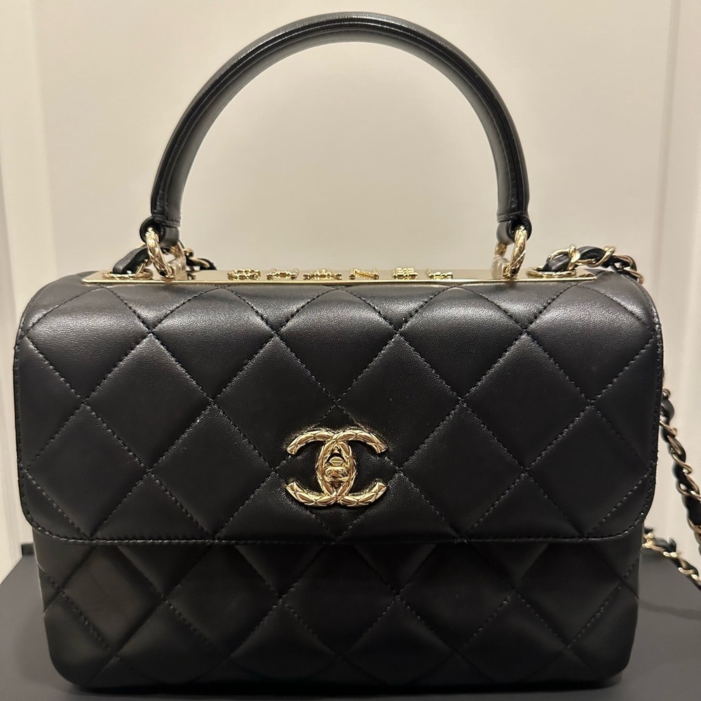 Chanel bag. Only wear it twice. No scratches. Look new.